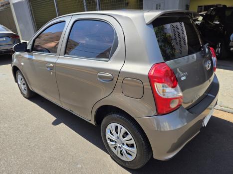 TOYOTA Etios Hatch 1.3 16V 4P FLEX X, Foto 3