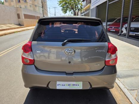 TOYOTA Etios Hatch 1.3 16V 4P FLEX X, Foto 4
