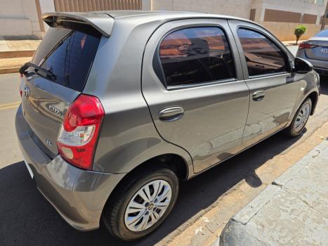 TOYOTA Etios Hatch 1.3 16V 4P FLEX X, Foto 5