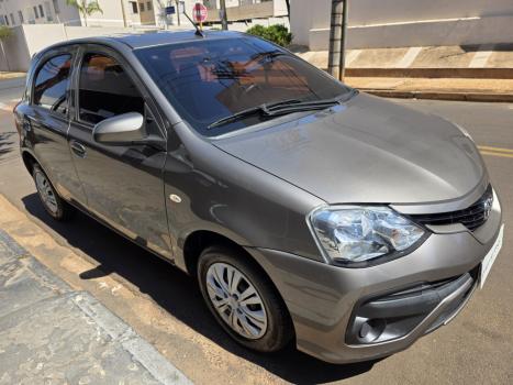 TOYOTA Etios Hatch 1.3 16V 4P FLEX X, Foto 6
