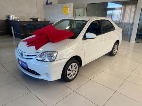 TOYOTA Etios Hatch 1.5 16V 4P FLEX XS, Foto 2