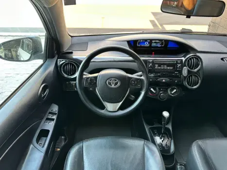 TOYOTA Etios Hatch 1.3 16V 4P FLEX X AUTOMTICO, Foto 5