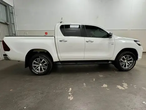 TOYOTA Hilux Caminhonete 2.7 16V 4P SRV FLEX CABINE DUPLA AUTOMTICO, Foto 4