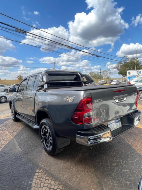 TOYOTA Hilux Caminhonete 2.8 16V SRV 4X4 DIESEL CABINE DUPLA AUTOMTICO, Foto 2