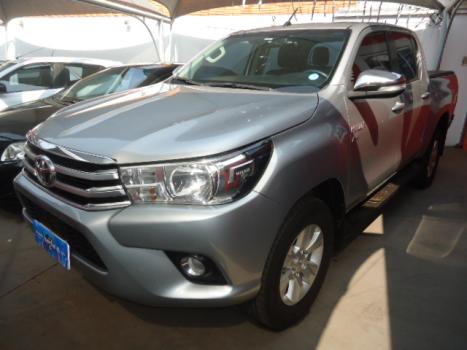 TOYOTA Hilux Caminhonete 2.7 16V 4P SRV FLEX CABINE DUPLA AUTOMTICO, Foto 1