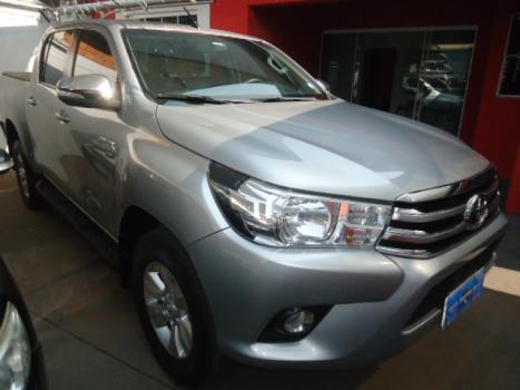 TOYOTA Hilux Caminhonete 2.7 16V 4P SRV FLEX CABINE DUPLA AUTOMTICO, Foto 2