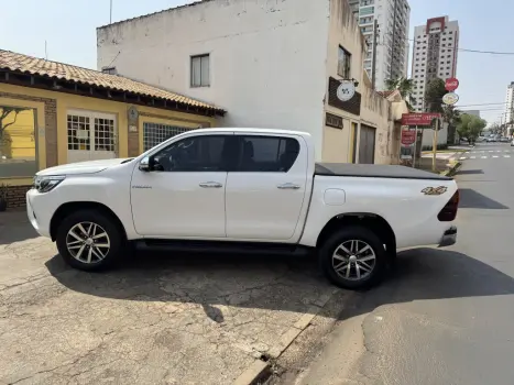 TOYOTA Hilux Caminhonete 2.8 16V SRX 4X4 DIESEL CABINE DUPLA AUTOMTICO, Foto 15