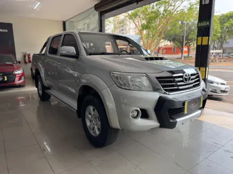 TOYOTA Hilux Caminhonete 3.0 4P 4X4 SRV TURBO DIESEL TOP CABINE DUPLA AUTOMTICO, Foto 2