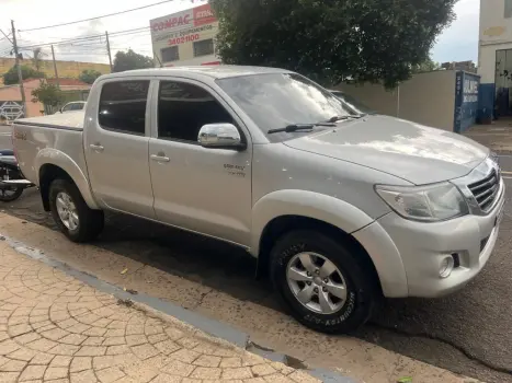 TOYOTA Hilux Caminhonete 2.7 16V 4P SRV FLEX 4X4  CABINE DUPLA AUTOMTICO, Foto 1