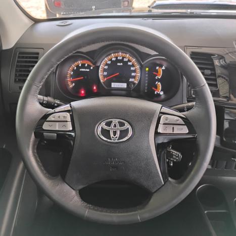 TOYOTA Hilux Caminhonete 3.0 4P 4X4 SRV TURBO DIESEL CABINE DUPLA AUTOMTICO, Foto 9