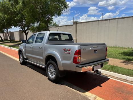 TOYOTA Hilux Caminhonete 3.0 4P 4X4 SRV TURBO DIESEL TOP CABINE DUPLA AUTOMTICO, Foto 3