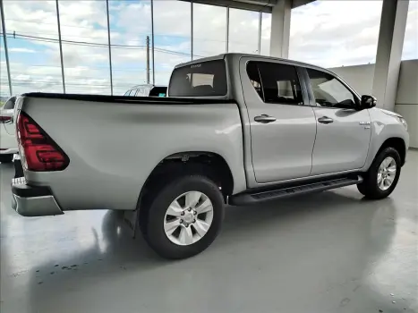 TOYOTA Hilux Caminhonete 2.7 16V 4P SRV FLEX CABINE DUPLA AUTOMTICO, Foto 6