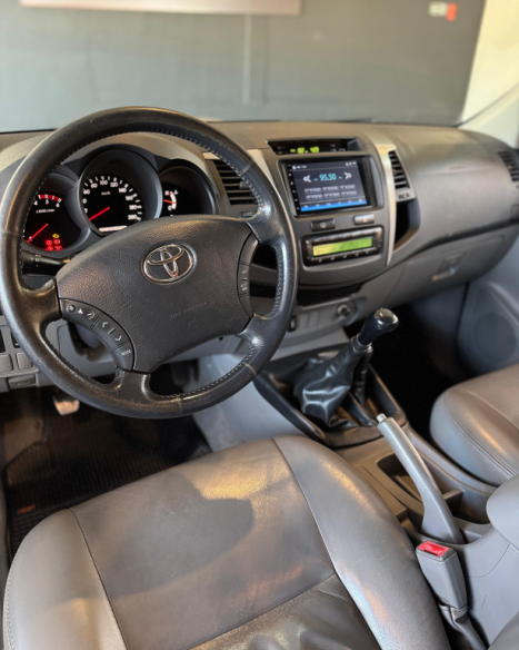 TOYOTA Hilux Caminhonete 3.0 4P 4X4 SRV TURBO DIESEL CABINE DUPLA, Foto 4