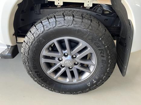 TOYOTA Hilux Caminhonete 3.0 4P 4X4 SRV TURBO DIESEL CABINE DUPLA AUTOMTICO, Foto 5