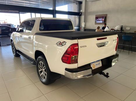 TOYOTA Hilux Caminhonete 2.8 16V SRX 4X4 DIESEL CABINE DUPLA AUTOMTICO, Foto 4