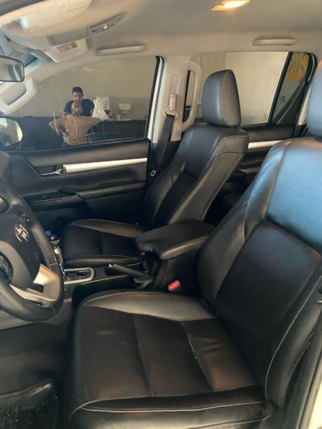 TOYOTA Hilux Caminhonete 2.8 16V SRX 4X4 DIESEL CABINE DUPLA AUTOMTICO, Foto 8