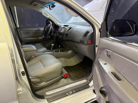TOYOTA Hilux Caminhonete 3.0 4P 4X4 SRV TURBO DIESEL CABINE DUPLA AUTOMTICO, Foto 12