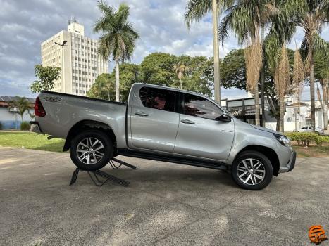 TOYOTA Hilux Caminhonete 2.8 16V SRV 4X4 DIESEL CABINE DUPLA AUTOMTICO, Foto 3