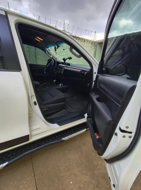 TOYOTA Hilux Caminhonete 2.8 16V 4P SR 4X4 DIESEL CHALLENGE CABINE DUPLA AUTOMTICO, Foto 5