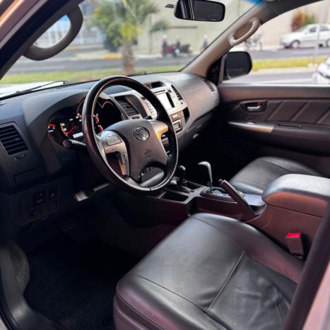 TOYOTA Hilux Caminhonete 3.0 4P 4X4 SRV TURBO DIESEL CABINE DUPLA AUTOMTICO, Foto 8