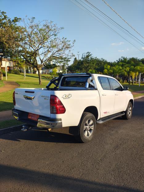 TOYOTA Hilux Caminhonete 2.8 16V SRV 4X4 DIESEL CABINE DUPLA AUTOMTICO, Foto 2