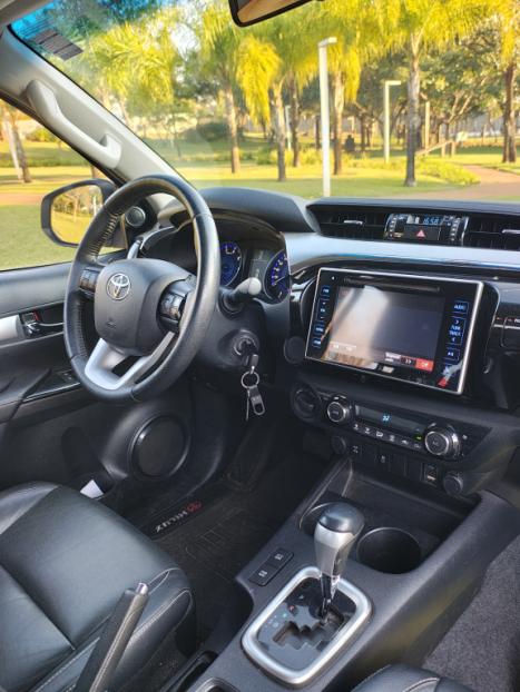 TOYOTA Hilux Caminhonete 2.8 16V SRV 4X4 DIESEL CABINE DUPLA AUTOMTICO, Foto 8