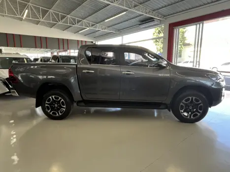 TOYOTA Hilux Caminhonete 2.8 16V SRX 4X4 TURBO DIESEL CABINE DUPLA AUTOMTICO, Foto 3