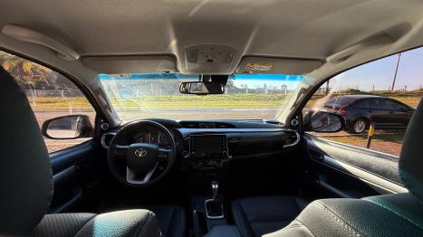 TOYOTA Hilux Caminhonete 2.8 16V SRX 4X4 TURBO DIESEL CABINE DUPLA AUTOMTICO, Foto 12