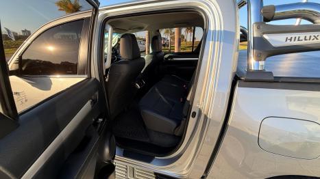 TOYOTA Hilux Caminhonete 2.8 16V SRX 4X4 TURBO DIESEL CABINE DUPLA AUTOMTICO, Foto 15