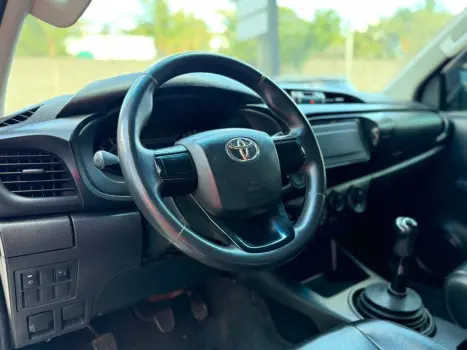 TOYOTA Hilux Caminhonete 2.8 4X4 DIESEL CABINE SIMPLES, Foto 10