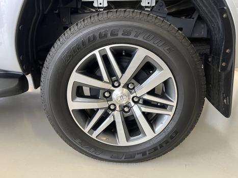 TOYOTA Hilux Caminhonete 2.7 16V 4P SRV FLEX 4X4  CABINE DUPLA AUTOMTICO, Foto 5