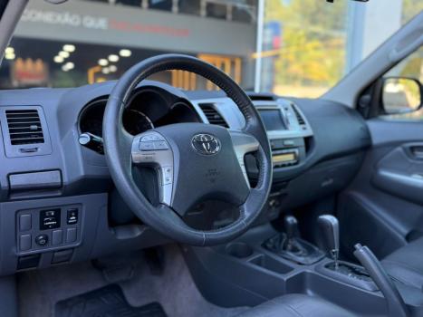 TOYOTA Hilux Caminhonete 2.7 16V 4P SRV FLEX 4X4  CABINE DUPLA AUTOMTICO, Foto 16