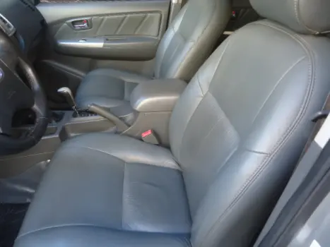 TOYOTA Hilux Caminhonete 3.0 4P 4X4 SRV TURBO DIESEL CABINE DUPLA AUTOMTICO, Foto 3