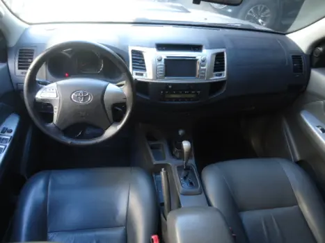 TOYOTA Hilux Caminhonete 3.0 4P 4X4 SRV TURBO DIESEL CABINE DUPLA AUTOMTICO, Foto 4