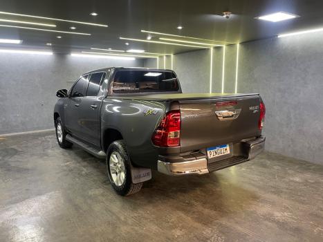 TOYOTA Hilux Caminhonete 2.7 16V 4P SRV FLEX 4X4  CABINE DUPLA AUTOMTICO, Foto 7