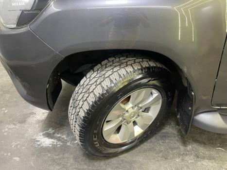 TOYOTA Hilux Caminhonete 2.7 16V 4P SRV FLEX 4X4  CABINE DUPLA AUTOMTICO, Foto 17