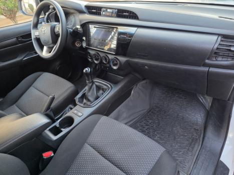 TOYOTA Hilux Caminhonete 2.8 16V  LOW M4FD 4X4 TURBO DIESEL CABINE DUPLA, Foto 14