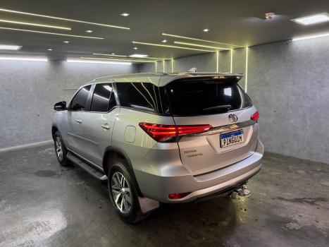 TOYOTA Hilux SW4 2.7 16V 4P FLEX SR 7 LUGARES AUTOMTICO, Foto 6