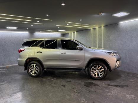 TOYOTA Hilux SW4 2.7 16V 4P FLEX SR 7 LUGARES AUTOMTICO, Foto 7