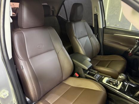 TOYOTA Hilux SW4 2.7 16V 4P FLEX SR 7 LUGARES AUTOMTICO, Foto 10