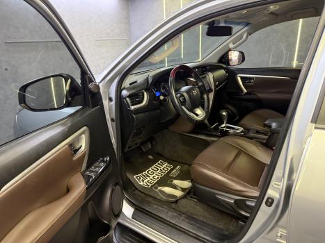 TOYOTA Hilux SW4 2.7 16V 4P FLEX SR 7 LUGARES AUTOMTICO, Foto 11