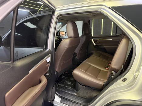 TOYOTA Hilux SW4 2.7 16V 4P FLEX SR 7 LUGARES AUTOMTICO, Foto 12