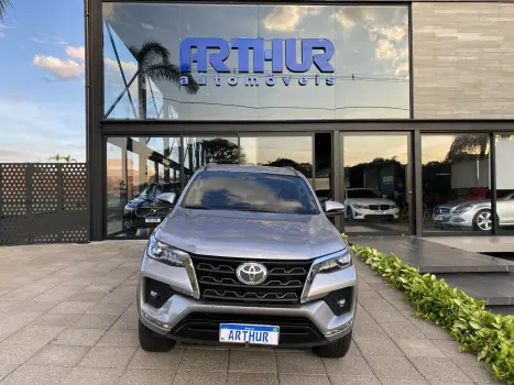 TOYOTA Hilux SW4 2.7 16V 4P FLEX SRV 7 LUGARES AUTOMTICO, Foto 2