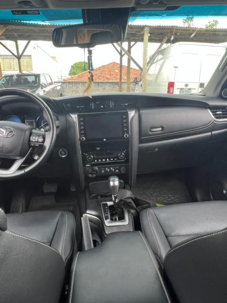 TOYOTA Hilux SW4 2.8 4P SRX 4X4 TURBO DIESEL AUTOMTICO, Foto 8