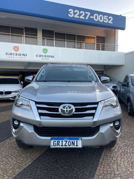 TOYOTA Hilux SW4 2.8 4P SRX 4X4 TURBO DIESEL AUTOMTICO, Foto 5