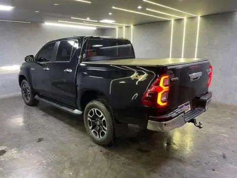 TOYOTA Hilux SW4 2.8 4P SRX 4X4 TURBO DIESEL AUTOMTICO, Foto 4