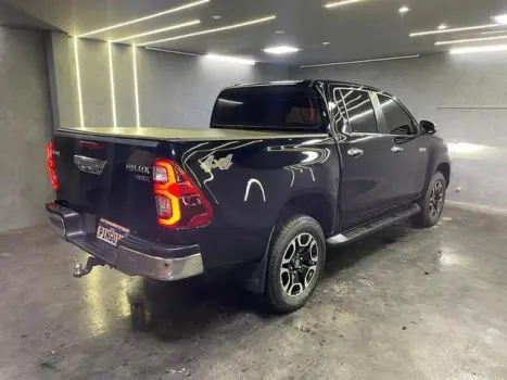 TOYOTA Hilux SW4 2.8 4P SRX 4X4 TURBO DIESEL AUTOMTICO, Foto 5