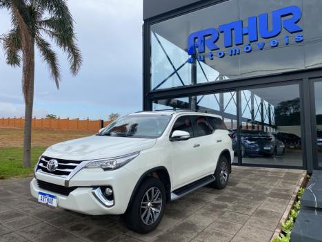 TOYOTA Hilux SW4 2.8 16V 4P SRX 4X4 7 LUGARES TURBO DIESEL AUTOMTICO, Foto 1