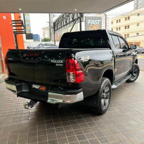 TOYOTA Hilux SW4 2.8 4P SRX 4X4 TURBO DIESEL AUTOMTICO, Foto 4