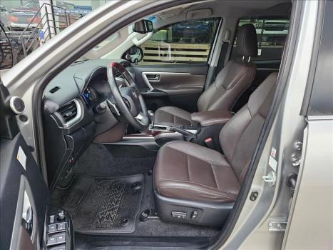 TOYOTA Hilux SW4 2.8 4P SRX 4X4 TURBO DIESEL AUTOMTICO, Foto 12